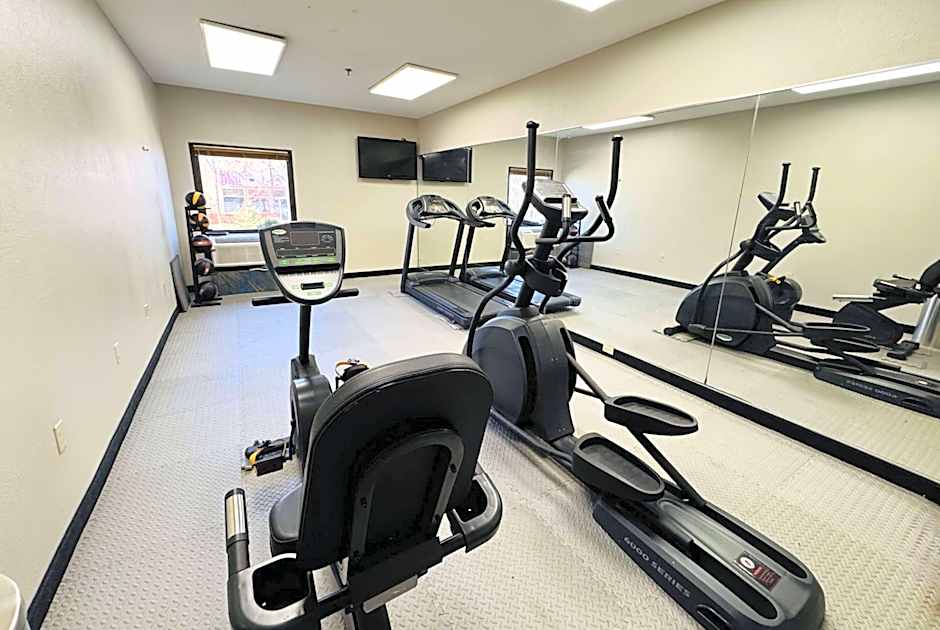 Days Inn & Suites by Wyndham Cedar Rapids