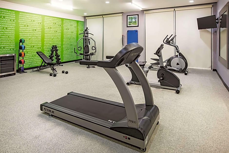 La Quinta Inn & Suites by Wyndham Dallas Plano - The Colony