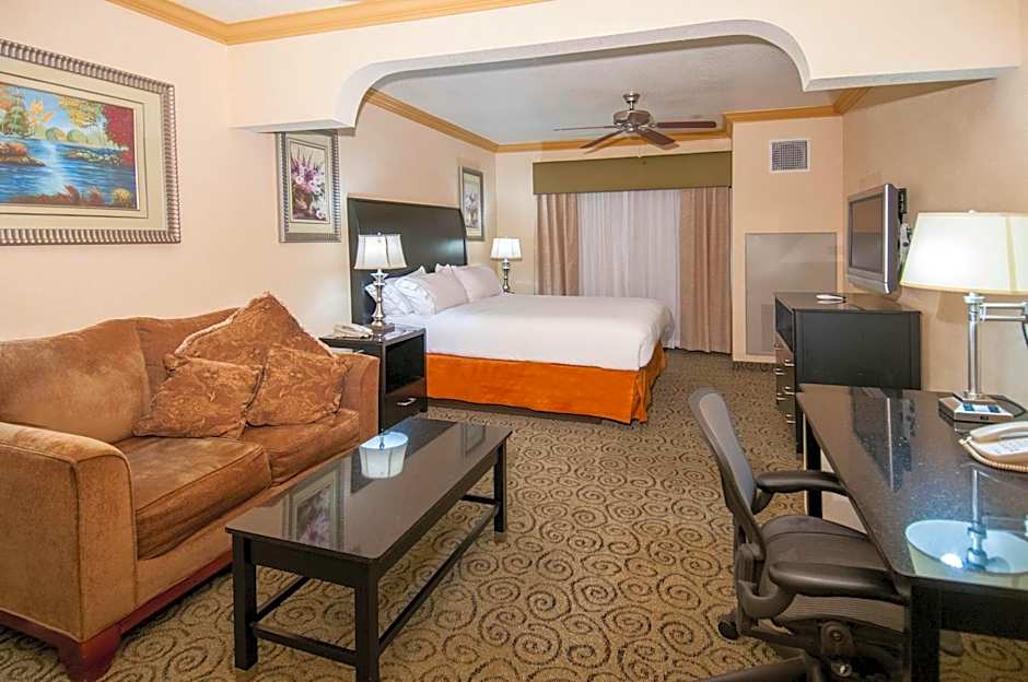 Holiday Inn Express Hotel & Suites Bakersfield Central