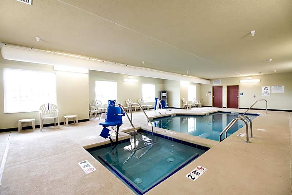 Cobblestone Inn and Suites Devils Lake