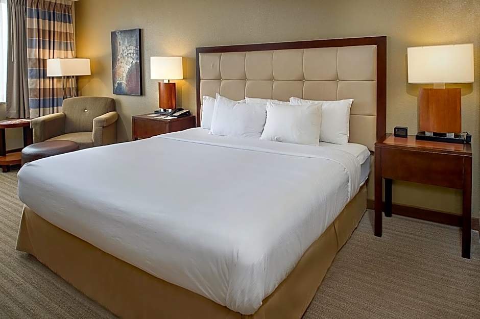 DoubleTree By Hilton Saint Louis Westport