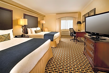 Queen Room with Two Queen Beds - Non Smoking