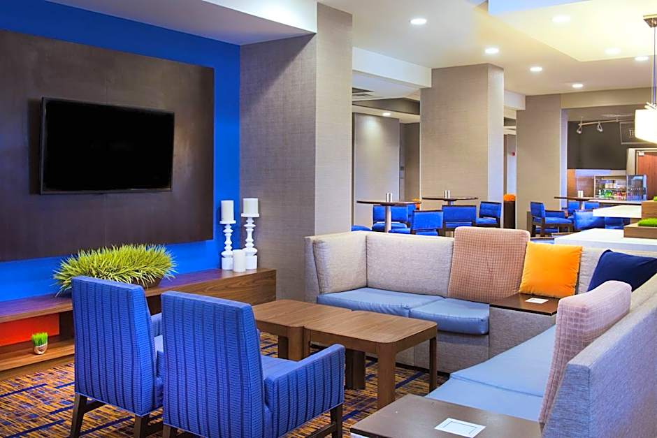 Courtyard by Marriott Bloomington