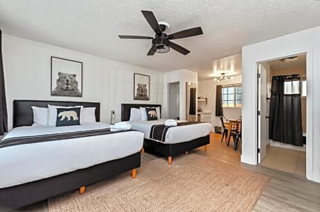 Deluxe Queen Room