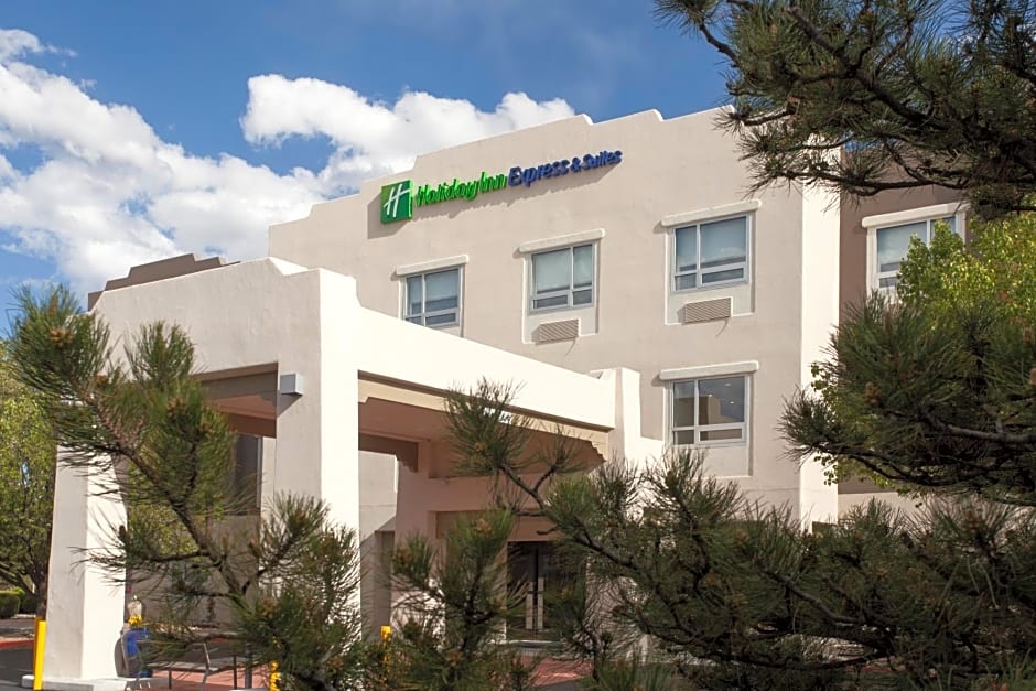  Holiday Inn Express & Suites