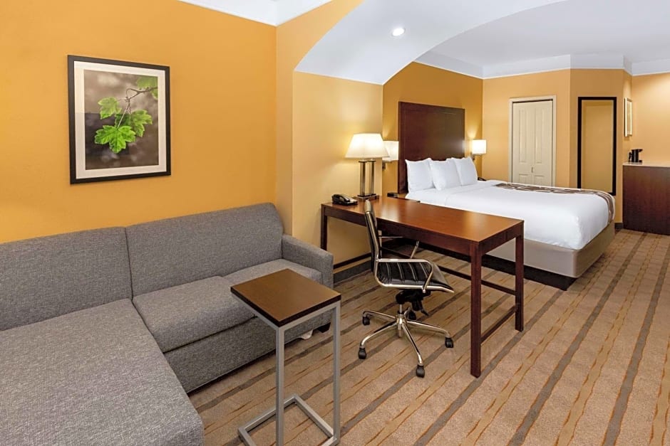 La Quinta Inn & Suites by Wyndham Houston Nw Beltway 8 / West Rd