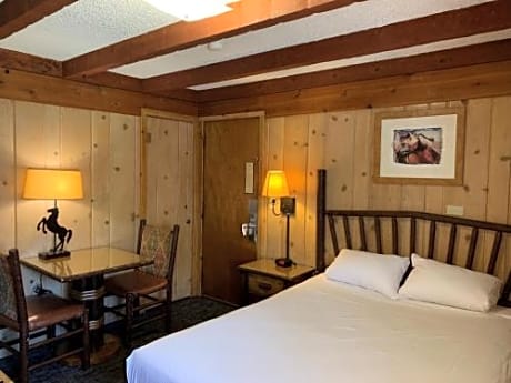 Standard Queen Room