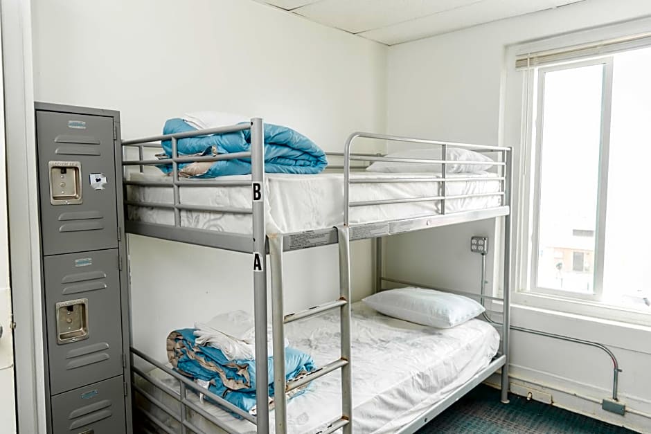 ITH Hermosa Beach Surf Hostel LAX