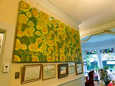 Cliff Crest Inn