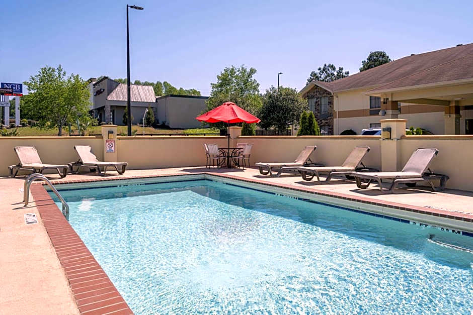 Days Inn & Suites by Wyndham Commerce