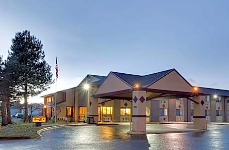 Super 8 by Wyndham Denver Stapleton