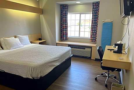 1 King Bed Mobility Accessible Room Roll-In shower Non-Smoking
