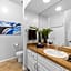 Beverly Hills Penthouse 2 BR Apt with Parking 407