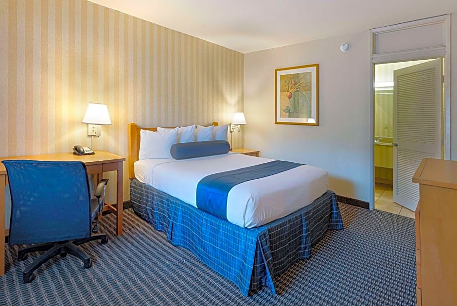 Travelodge by Wyndham Palm Springs