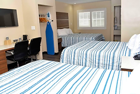 3 Queen Beds Non-Smoking