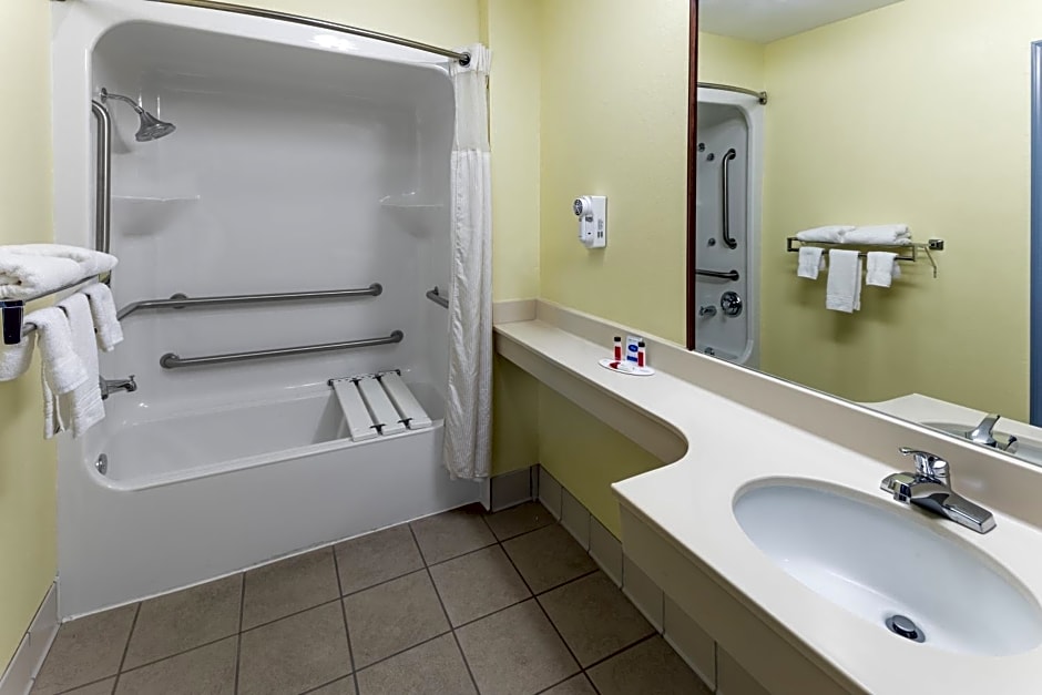 Days Inn & Suites by Wyndham Union City
