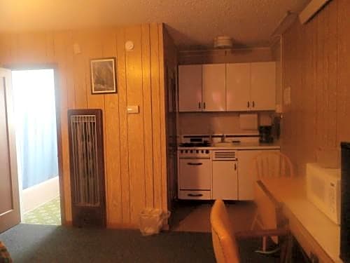 Sage and Sand Motel