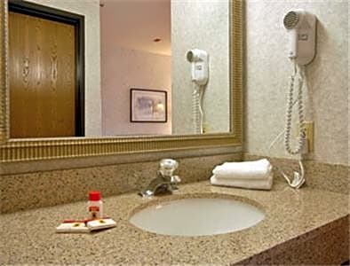 Super 8 by Wyndham West Springfield/Route 5