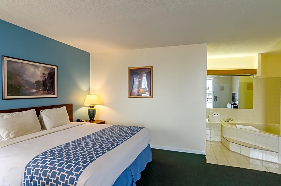 Alamo Inn & Suites