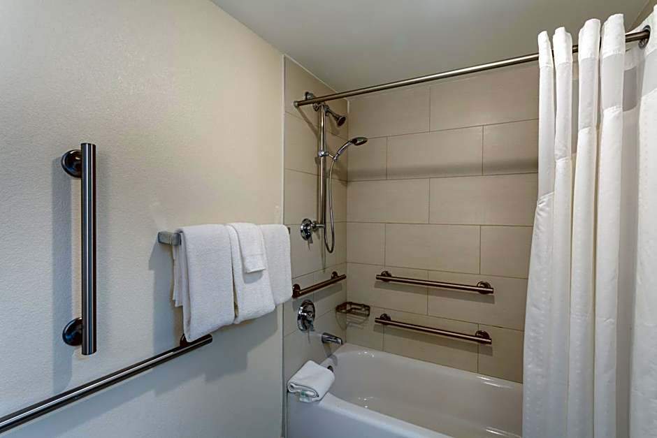 Holiday Inn Express Hotel & Suites Philadelphia - King of Prussia by IHG