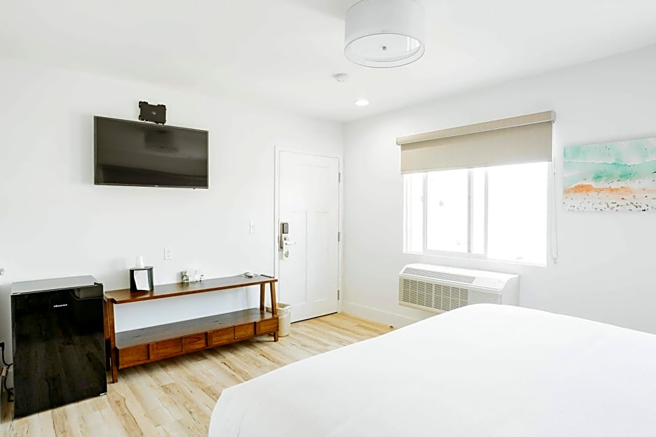 The Belmont Shore Inn