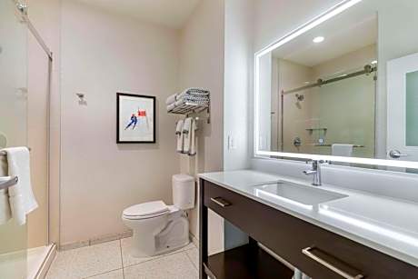 Quadruple Room with Two Queen Beds and Mountain View - Non Smoking