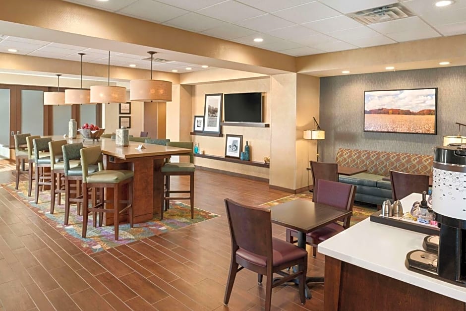 Hampton Inn By Hilton Lincoln Airport