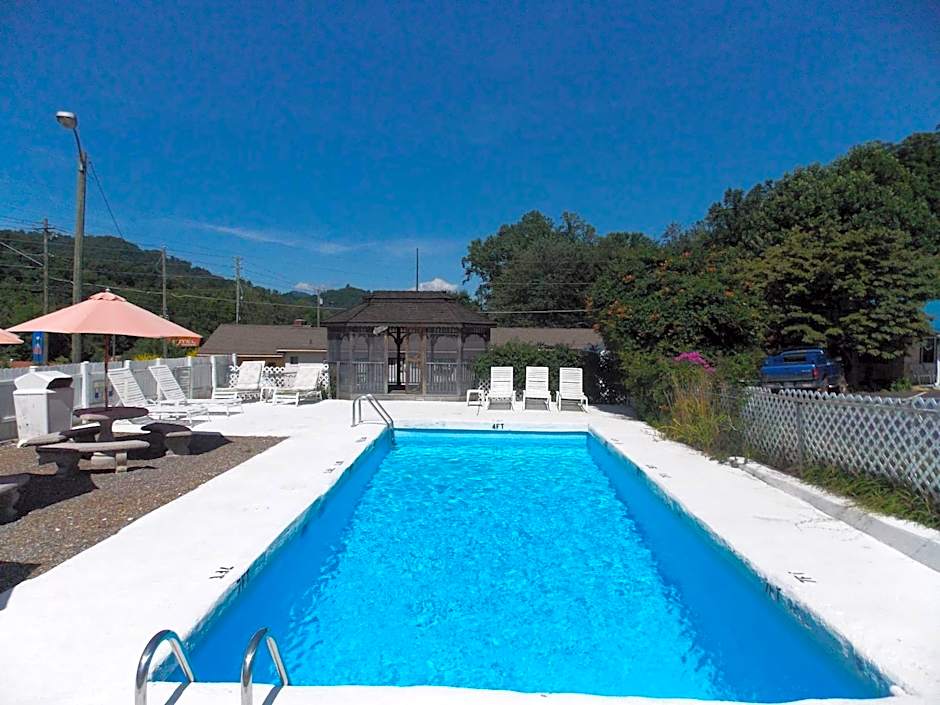 Clarketon Motel - Maggie Valley