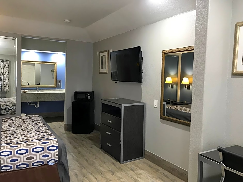 Camelot Inn and Suites