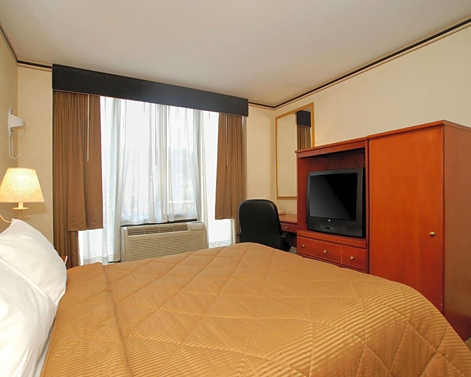 Red Lion Inn & Suites Long Island City