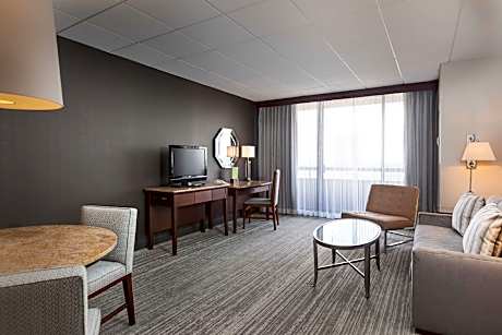 2 Queen Suite Balcony Treat Self