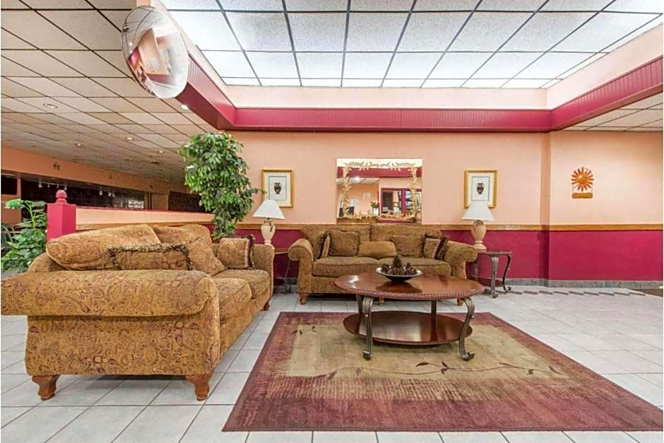 Castle Inn & Suites by OYO Lawton
