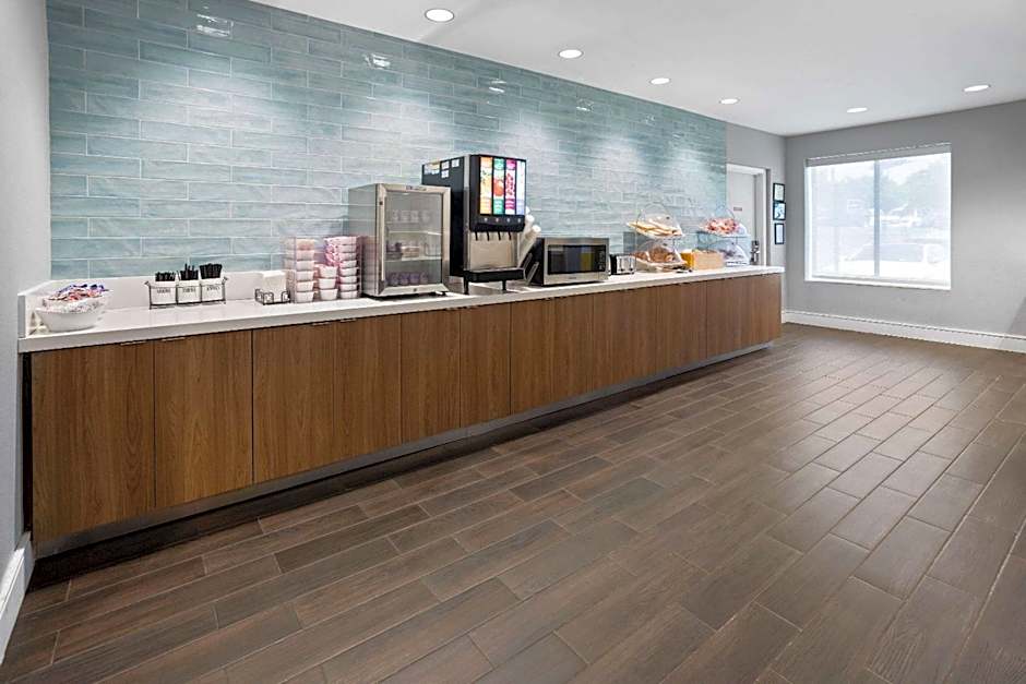 La Quinta Inn & Suites by Wyndham Atlanta Airport North