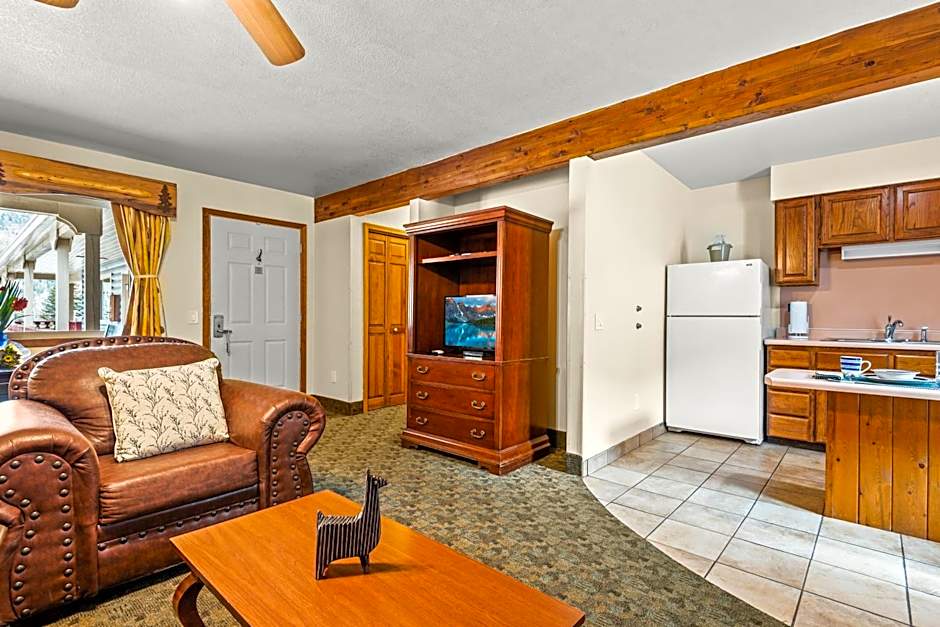 Box Canyon Lodge and Hot Springs