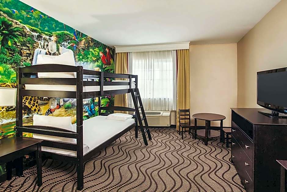La Quinta Inn & Suites by Wyndham San Diego-Carlsbad