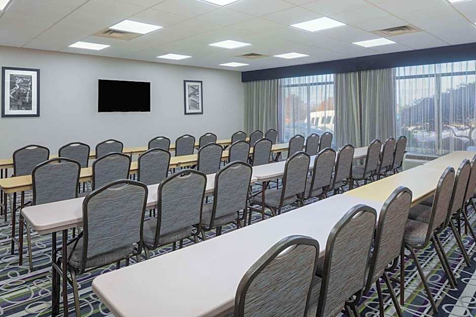 La Quinta Inn & Suites by Wyndham Kennesaw