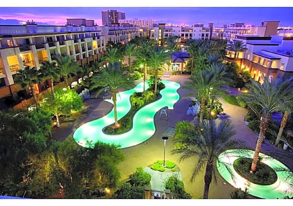 Exclusive 2BR Condo Retreat, Featuring a Lazy River - Special Offer Now!