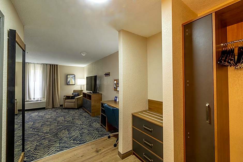 Candlewood Suites Wichita Northwest, an IHG Hotel