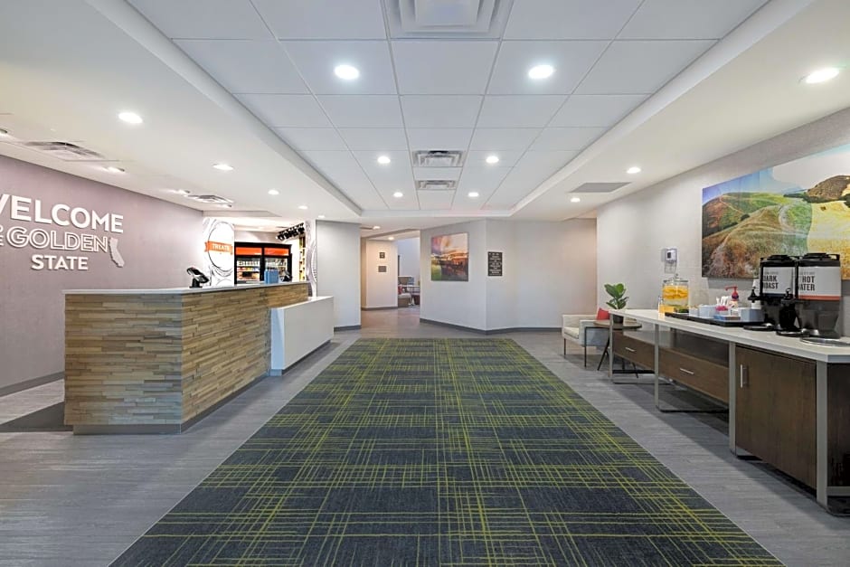 Hampton Inn By Hilton & Suites Marina