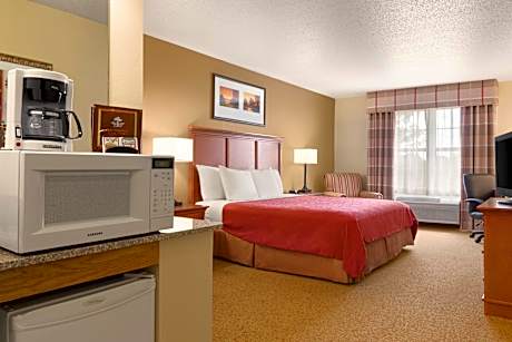 1 King Bed, Nonsmoking, Accessible
