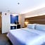Holiday Inn Express & Suites LINCOLN EAST - WHITE MOUNTAINS