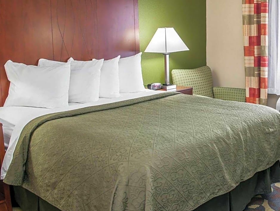 Quality Inn & Suites South Bend Airport