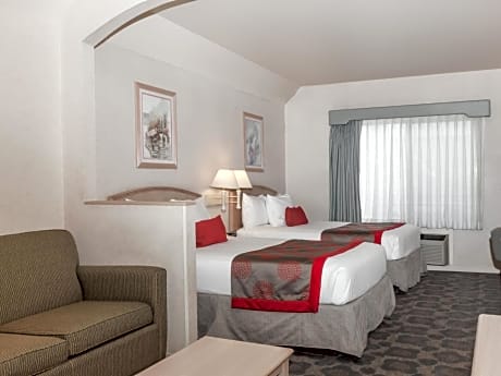 Deluxe with 2 Double Beds - Smoking