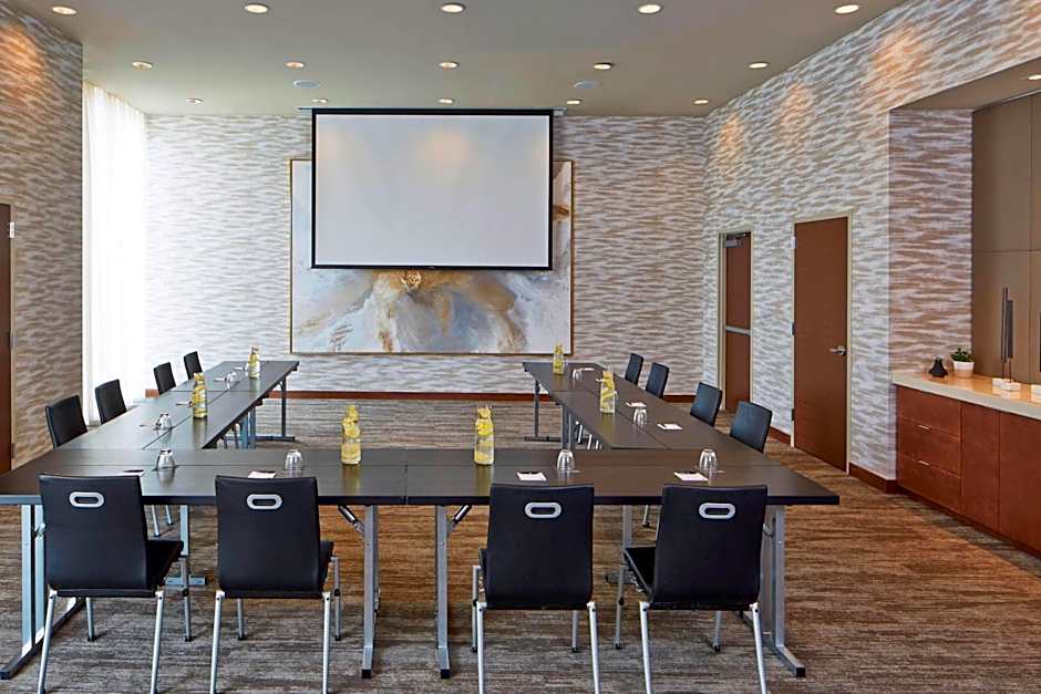 AC Hotel by Marriott Des Moines East Village
