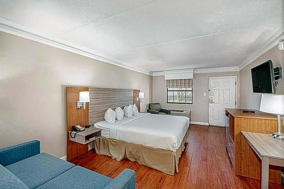 Casa Bella Inn & Suites