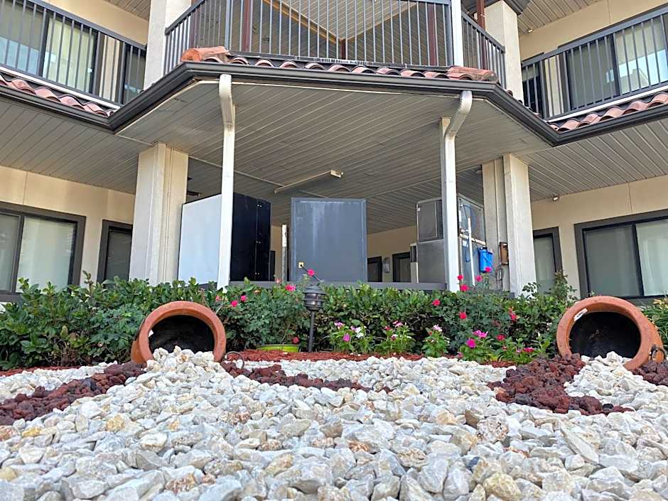 Island Suites Hobby Airport