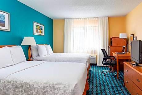 Queen Room with Two Queen Beds - Hearing Accessible