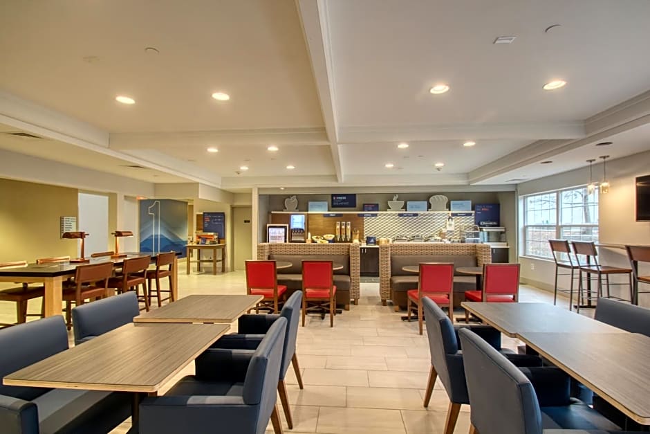 Holiday Inn Express Hotel & Suites Oshkosh - State Route 41