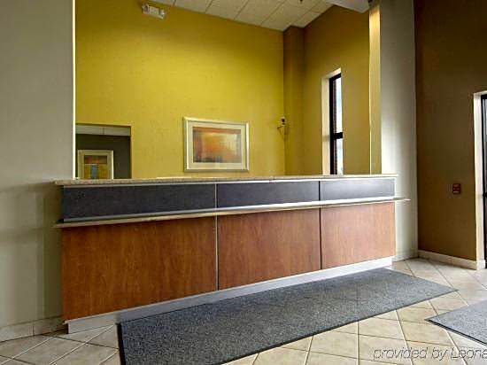 Red Roof Inn & Suites Cleveland - Elyria