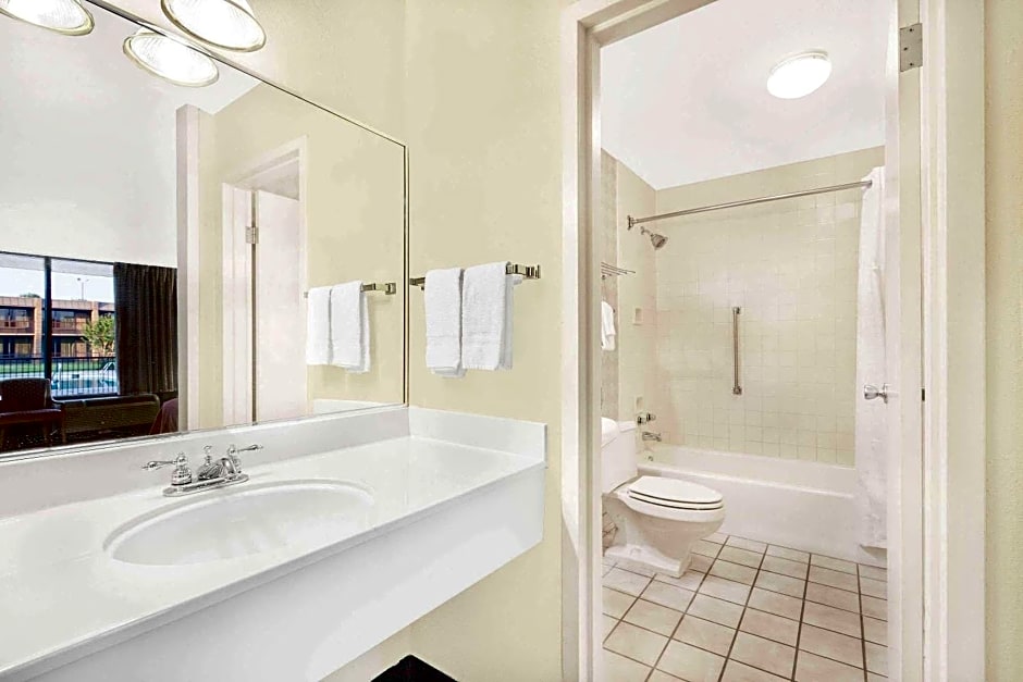 Baymont by Wyndham Paris